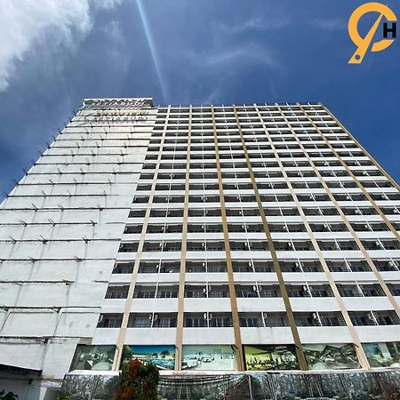 Hozby Skyview Setiabudi Suites Sunggal Exterior foto