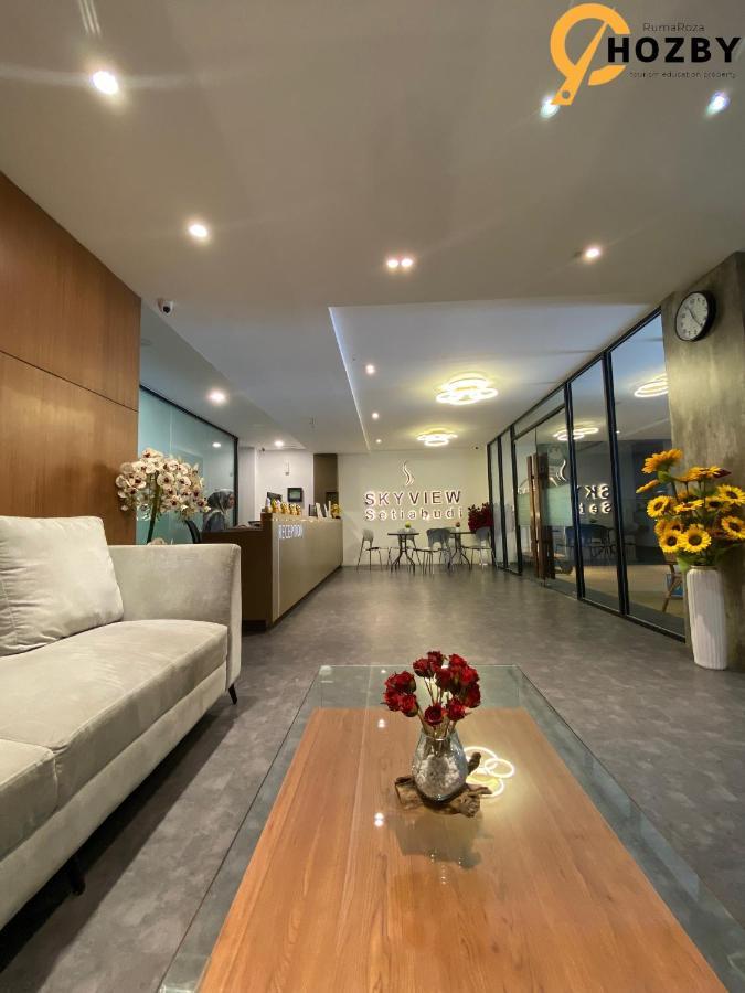 Hozby Skyview Setiabudi Suites Sunggal Exterior foto